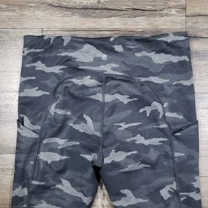 Athleta Ultimate Stash Pocket Camo 7/8 Tight Leggings Camouflage Size L Superson